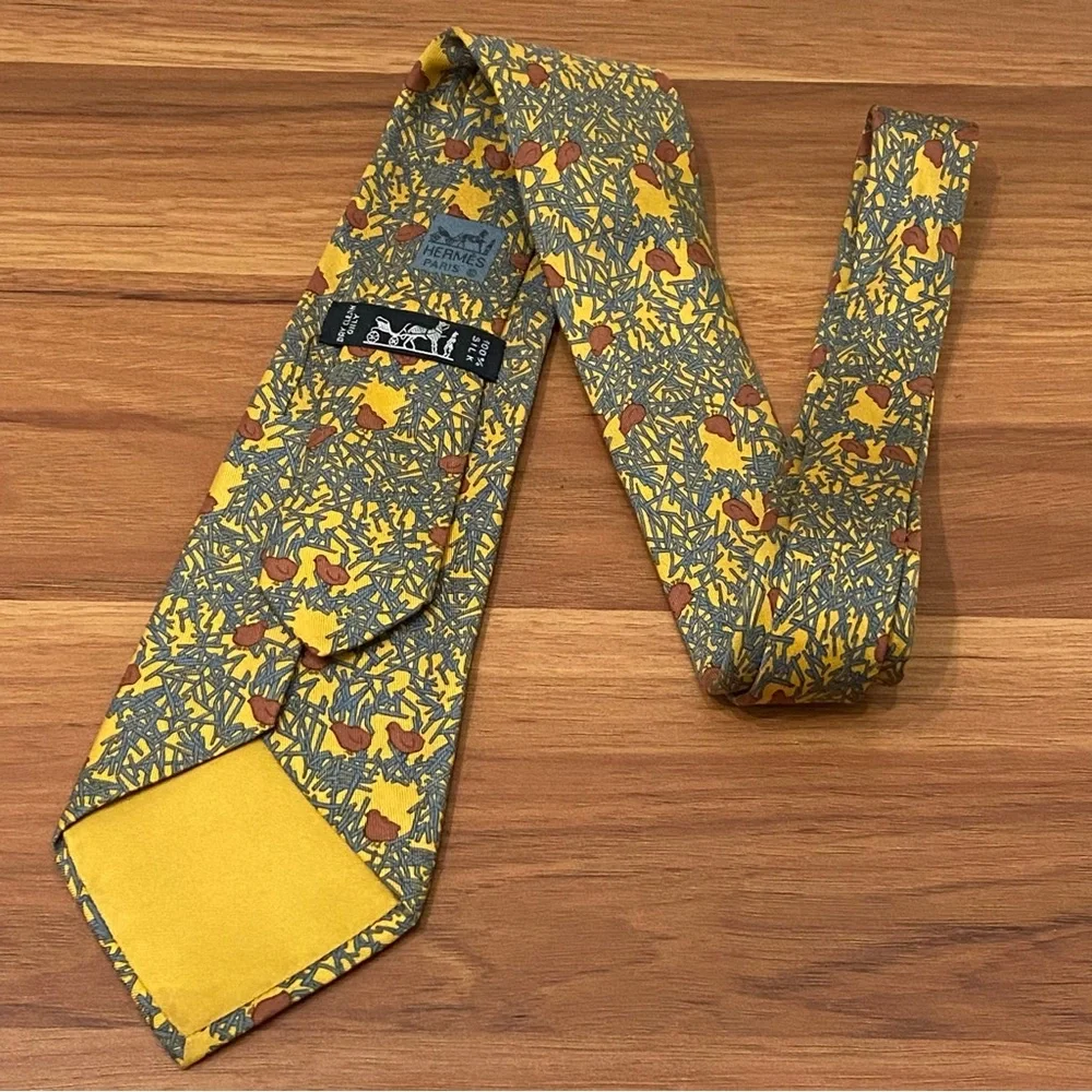 HERMÈS Paris 7364 PA Yellow Blue Quail Bird Chick Straw Print 100% Silk Necktie - Picture 3 of 15